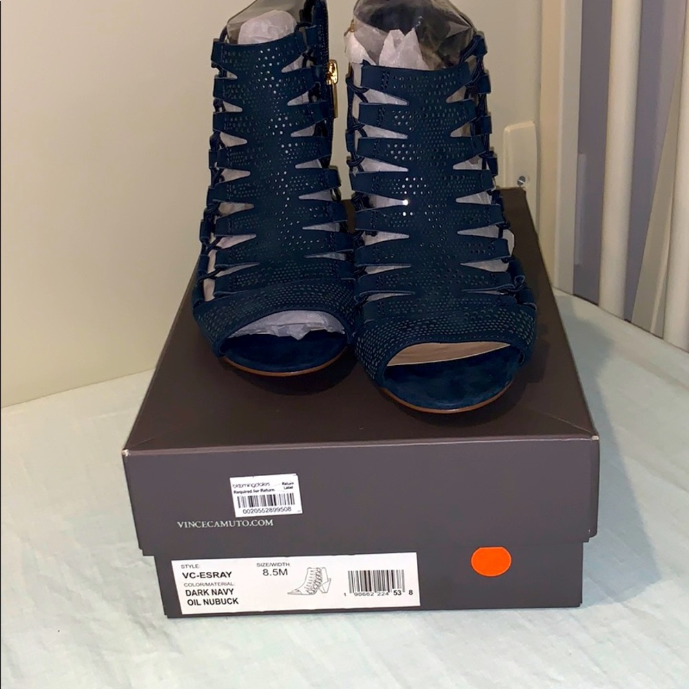 NWTG Vince Camuto Esray Heels